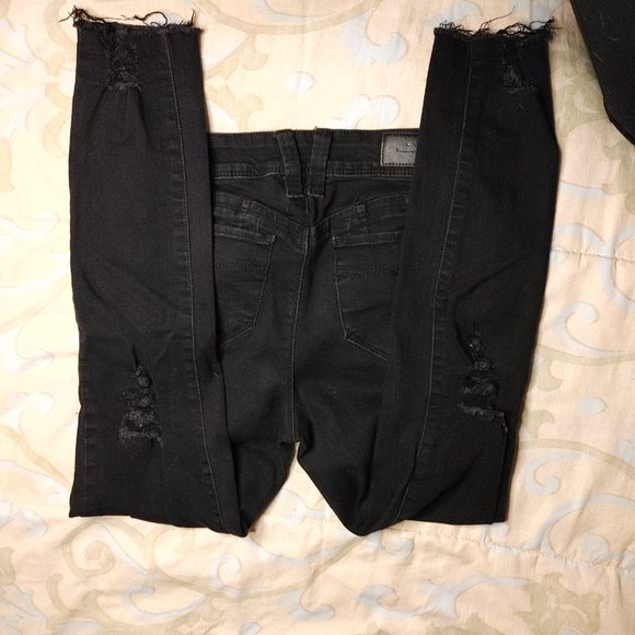 2/$40 YMI Wanna Betta Butt Jeans - Picture 6 of 8